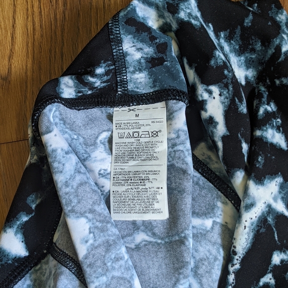 OLD NAVY Extra High-Waisted PowerSoft Hidden Pocket Bike Shorts M - Picture 2 of 7